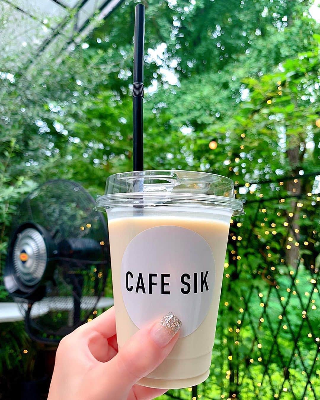百合華さんのインスタグラム写真 - (百合華Instagram)「ステキナカフェミツケタ💖  @cafesik   #japan #日本 #osaka  #大阪 #靱公園 #cafe #カフェ #Terrace #テラス席 #ガーデン #女子会 #女子会ランチ  #ランチ #lunch #ミルクティー」9月13日 13時05分 - yurika.lovelily