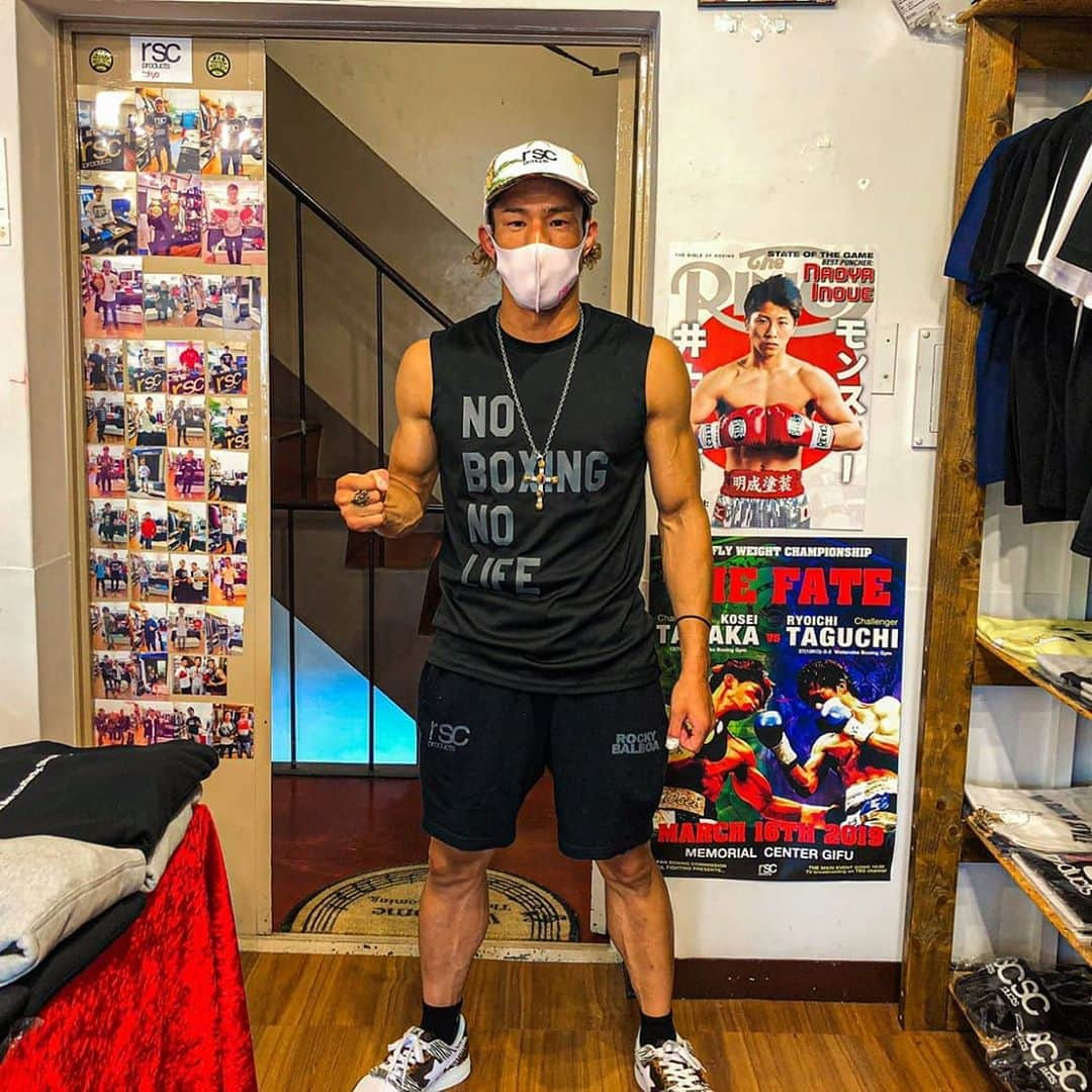 前口太尊さんのインスタグラム写真 - (前口太尊Instagram)「今年初出勤です❗ 17時までいるので、水道橋近くにいる時は是非寄っていってください😎 お待ちしております🎵  #rscproducts #rsc #後楽園ホール#kickboxing」9月13日 13時11分 - tyson0925