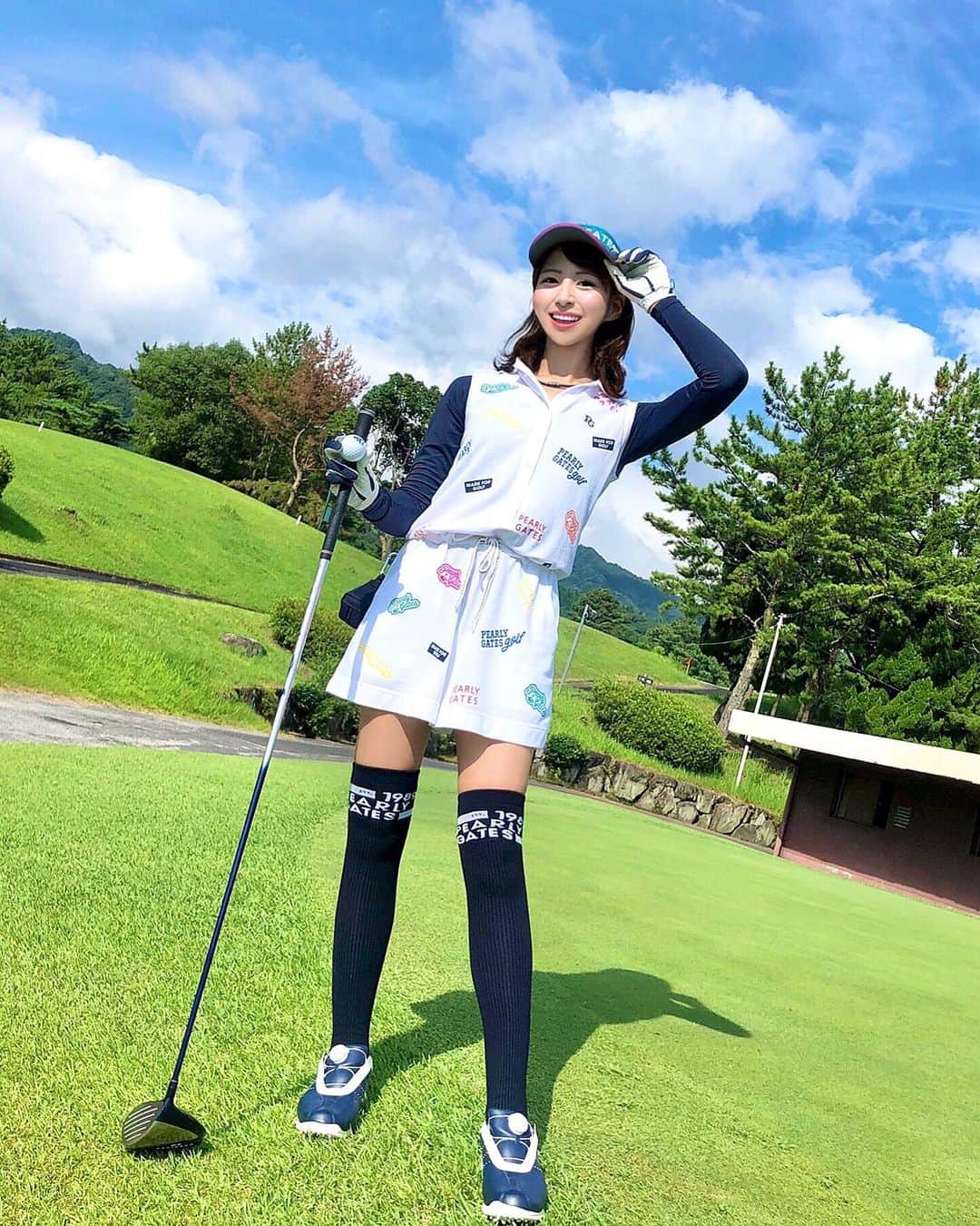 Manaさんのインスタグラム写真 - (ManaInstagram)「⛳️🏌️‍♀️💕 𝑹𝒆𝒇𝒓𝒆𝒔𝒉 𝒘𝒊𝒕𝒉 𝑮𝑶𝑳𝑭🐾 ゴルフがしやすい気候になってきて 半年以上ぶりにラウンドした日✨ . 汗をかくって気持ちいい〜！😆💗 . . これから食欲の秋🍁がやって来るので 運動も欠かさず定期的にしていって スポーツの秋にもしたいな♡ . . . Wear All：#pearlygates #パーリーゲイツ Shoes：#adidas #アディダス .  #スポーツの秋 #食欲の秋 #ゴルフ女子 #ゴルフ男子 #ゴルフウェア #ゴルフコーデ #ゴルフ場 #ゴルフ初心者 #ゴルファー #ゴルフ楽しい #ブルーコーデ #ダイエット #筋トレ女子 #ボディメイク #ゴルフ大好き #大人女子 #スポーツ女子 #スポーツ #グリーンのある暮らし #golfstagram」9月13日 13時24分 - mana.tcy