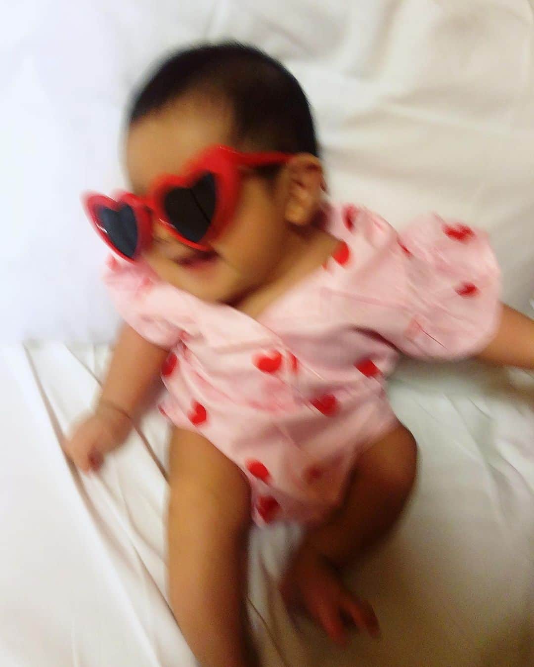 miniさんのインスタグラム写真 - (miniInstagram)「😍💓❤️ Heart Sunglasses & Heart Rompers♡  @babelbreak  #babyariel #baby #babyootd #babelbreak #ベビー #ベビー服 #生後2ヶ月」9月13日 13時20分 - mini.stagram