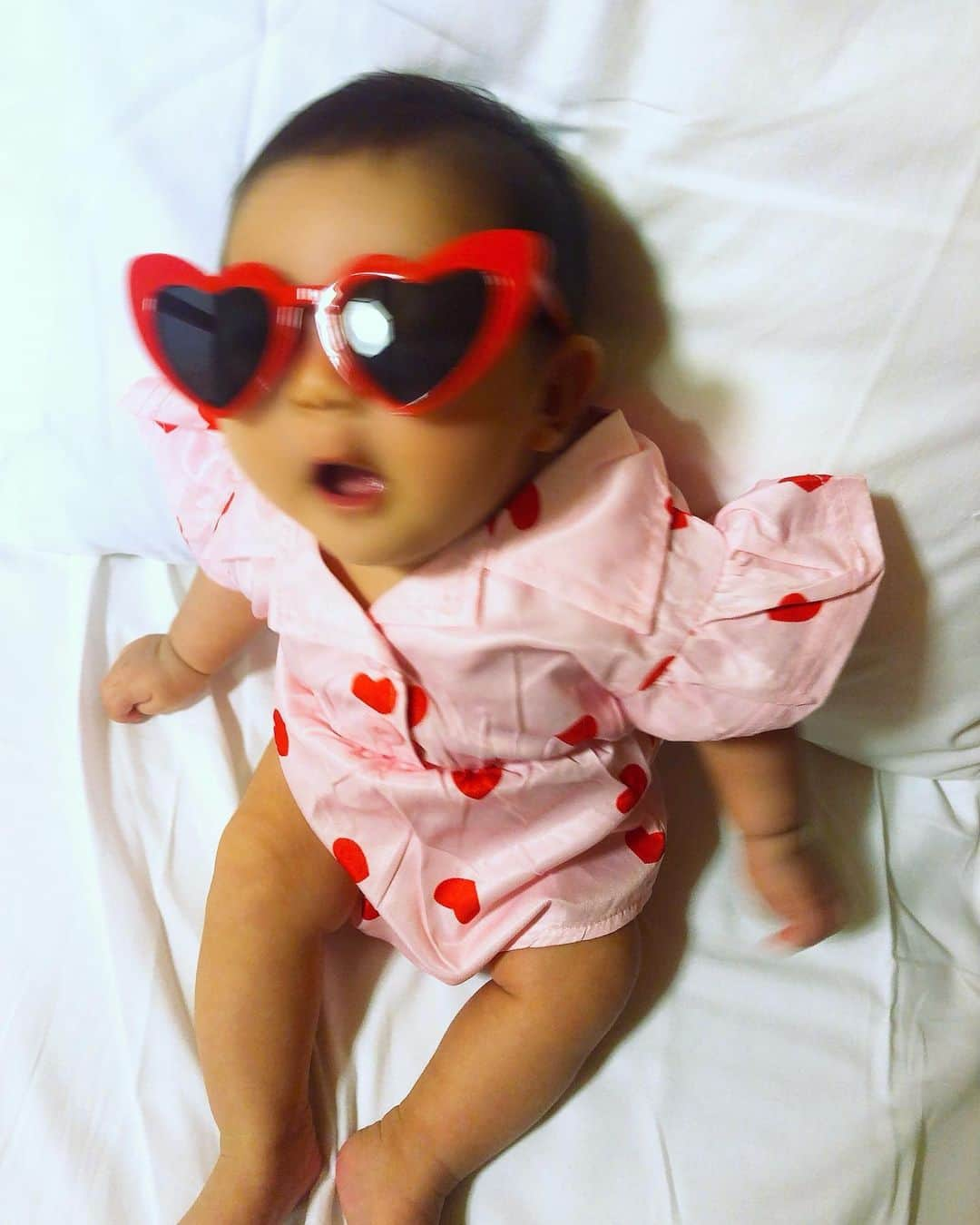 miniさんのインスタグラム写真 - (miniInstagram)「😍💓❤️ Heart Sunglasses & Heart Rompers♡  @babelbreak  #babyariel #baby #babyootd #babelbreak #ベビー #ベビー服 #生後2ヶ月」9月13日 13時20分 - mini.stagram