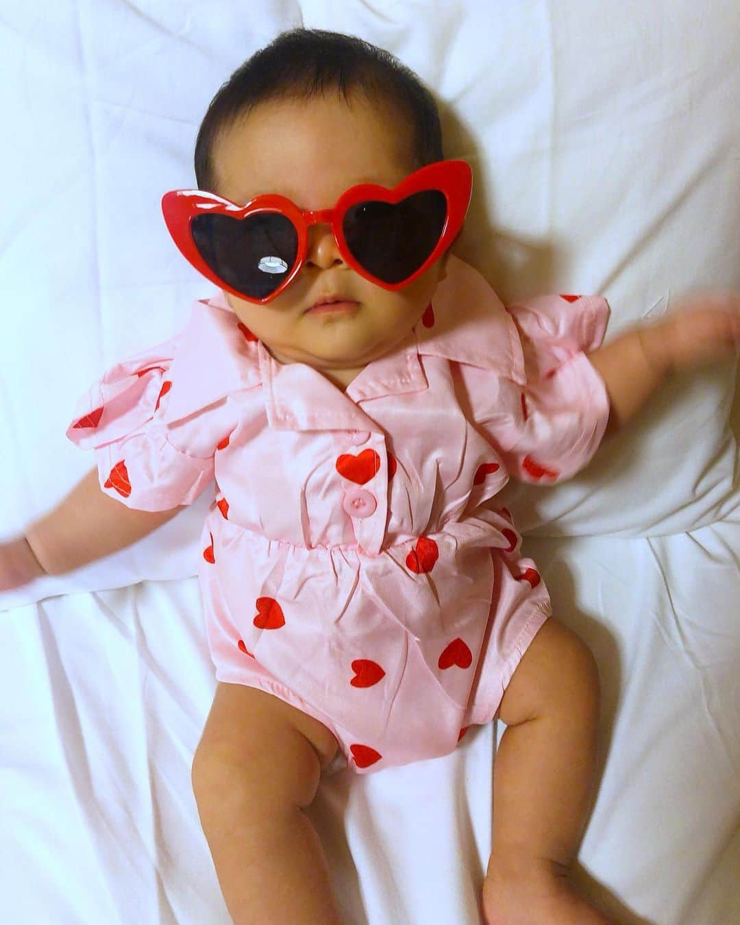 miniさんのインスタグラム写真 - (miniInstagram)「😍💓❤️ Heart Sunglasses & Heart Rompers♡  @babelbreak  #babyariel #baby #babyootd #babelbreak #ベビー #ベビー服 #生後2ヶ月」9月13日 13時20分 - mini.stagram