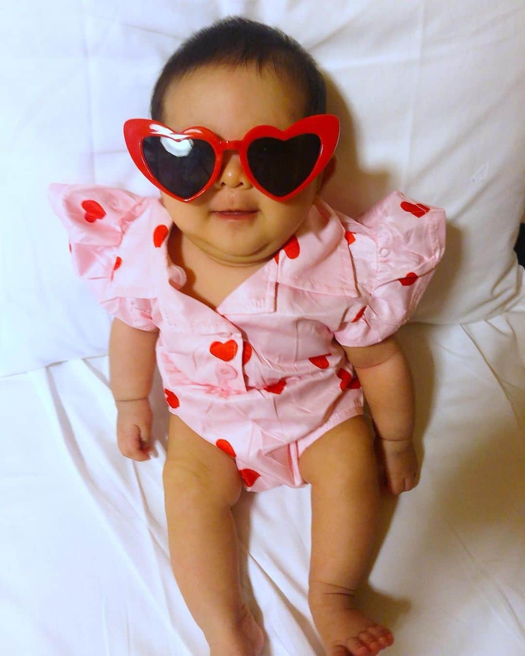 のインスタグラム：「😍💓❤️ Heart Sunglasses & Heart Rompers♡  @babelbreak  #babyariel #baby #babyootd #babelbreak #ベビー #ベビー服 #生後2ヶ月」