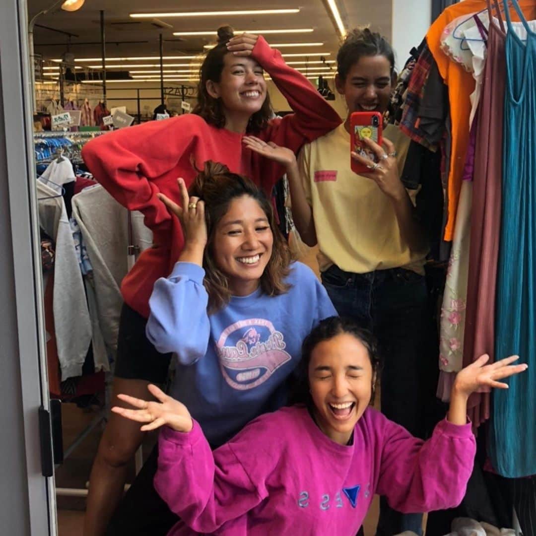大橋リナのインスタグラム：「surf trip🏄‍♀️🔥❤️ @captain_shohey  @nonon_83  @junwelt  本当に本当にありがとう❤️ 楽しいサーフィン合宿🏄‍♀️ そして 旅にかかせない 目覚ましtwins⏰💕 @satobyy  @rvan2711  2人のお陰で ２倍の時間遊べた😂❤️ これからもお願いします😘笑  また次🔥🏄‍♀️」
