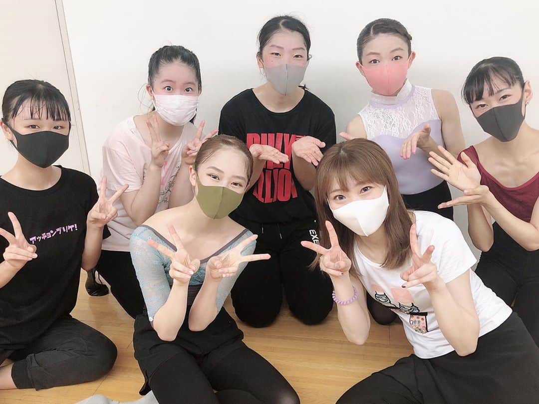 結乃かなりのインスタグラム：「お久しぶりです🙂 …なんと3ヶ月ぶり。  結乃は元気ですっ🙆‍♀️ ・ ・ 先月末の事になりますが、約2年講師としてお世話になった、ダンススタジオBeMineさんでのクラスを卒業させて頂きました😌 BeMineさんには大変お世話になり、宝塚卒業後の初舞台「システィーナ歌舞伎」も、BeMineさんから出させて頂きました🙇‍♀️ ・ ・ スタジオで出会った沢山の皆様、結乃と出会って下さり有難うございました☺️皆さんと過ごした大切な思い出を胸に、新たな道にステップアップして行きたいと思います💃 ・ ・ #ダンス#バレエ#ダンス講師#バレエ講師#dance#ballet#宝塚歌劇団#宝塚受験#ダンスレッスン#lesson」