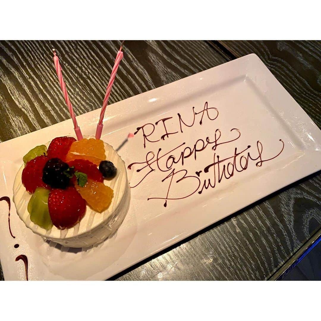 川本莉菜さんのインスタグラム写真 - (川本莉菜Instagram)「Thanks love you girls 🖤😘 . . . #bbf #happybirthday #flowers #girlsnight」9月13日 13時31分 - kawamoto.rina