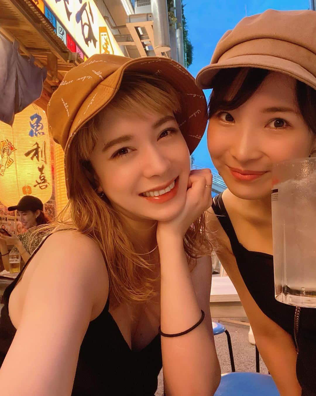 工藤ジェニファー茉侑さんのインスタグラム写真 - (工藤ジェニファー茉侑Instagram)「@shibuya_yokocho  出てくるの遅いし、店員さんやる気なさそうで残念だったけど、夏の夜と横丁の灯りの雰囲気は好き💋  #魚利喜　コスパは微妙だけどメニューは多い👏　  楽しみにしてた地方餃子とやきとりの食べ比べ、、、各店舗からの出前注文が現在できませんとゆわれて断念😭😢🙅‍♀️ オペレーションが改善されたらまた来たいなぁ。。🥺  #渋谷グルメ　#渋谷　#南平台　#代官山　#代官山グルメ #shibuya #shibuyatokyo #お酒好きな人と繋がりたい　#お酒　#グルメスタグラム　#美容好きな人と繋がりたい #居酒屋 #酒好きな人と繋がりたい #酒スタグラム #ダイエット　#サプリ　#ダイエッターさんと繋がりたい #ダイエット仲間募集中 #ダイエット部　 #新橋グルメ #新橋　#新橋カフェ #酒好きな人と繋がりたい #酒好き女子 #japanesegirl #渋谷横丁　#miyashitapark #やきとり #出前注文 #レーション」9月13日 13時35分 - jennifermayu_s