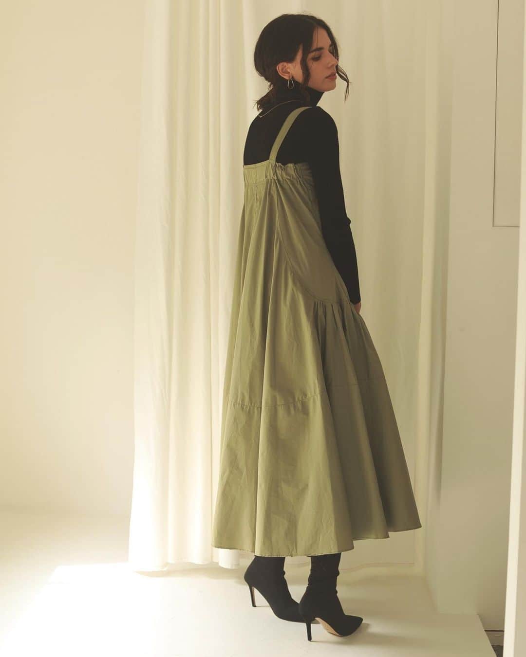 ACYMさんのインスタグラム写真 - (ACYMInstagram)「#発売中 ✔︎Big pocket volume ワンピース (KHA,BLK) . . 画像をTAPして詳細をCHECK✈︎ . #ACYM #ootd #outfit #coordinate #instagood #instalike #2020AW #fashion #japan #tokyo #フレアワンピース」9月13日 13時59分 - acym_official