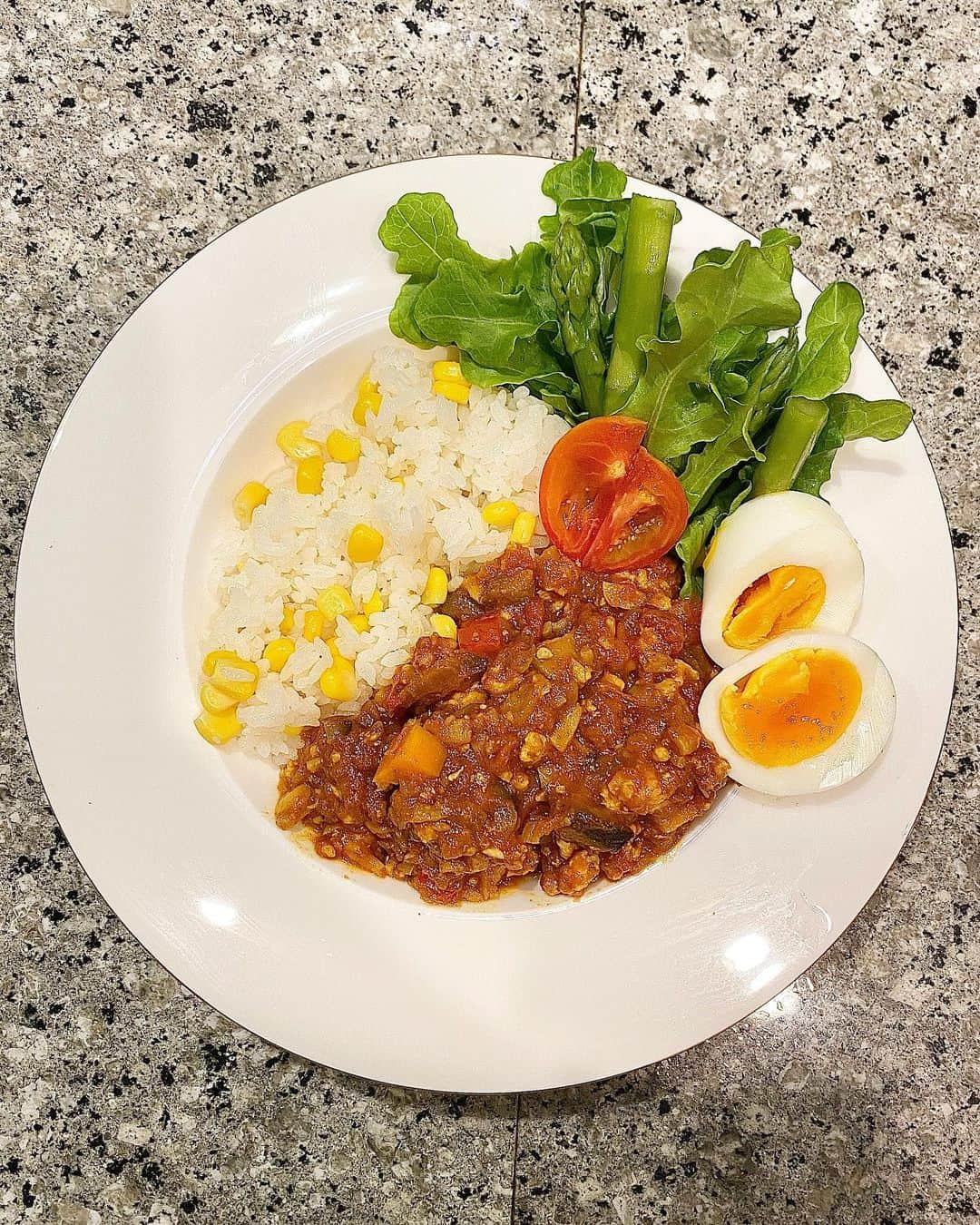 浅田舞さんのインスタグラム写真 - (浅田舞Instagram)「トマトカレー🍅🍛﻿ ﻿ 鶏胸肉の挽肉.たくさんのお野菜.﻿ たくさんのスパイス🇮🇳﻿ ﻿ いっただきまーす。﻿ ﻿ #舞ご飯﻿」9月13日 14時08分 - asadamai717