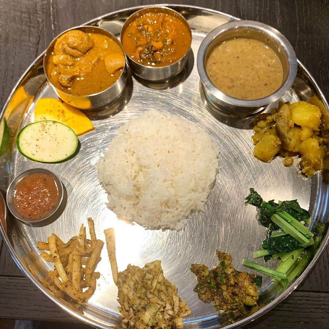 のインスタグラム：「#lunch #curry #dālbhāt  #yummy #spicy #healthy #instafood #lovelife #ハードコアカレーシンガー」