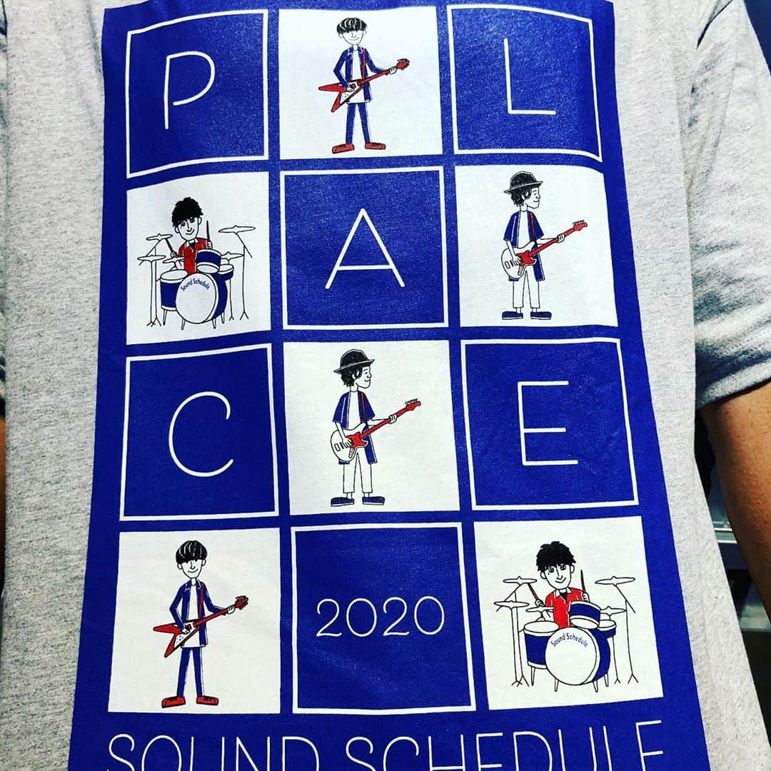 川原洋二さんのインスタグラム写真 - (川原洋二Instagram)「Tシャツのサンプルが上がった〜‼️ 今年は　 PLACE2020 “S.D.Tシャツ”（仮） です(^^) メンバー間に一定の距離を置いたソーシャル・ディスタンス仕様です‼️ 色はホワイトとグレー。 他　タオル、キーホルダー、トートバッグをご用意しています。通販もやりますので、発表まで暫しお待ちください。 #SoundSchedule #PLACE2020」9月13日 14時39分 - yohji_kawahara