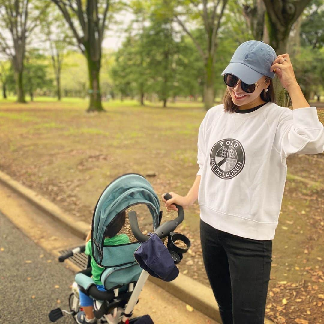 小川ひとみさんのインスタグラム写真 - (小川ひとみInstagram)「雨予報の合間に 早起きして公園へ🌳 大好きなワンちゃんに沢山会えたり、 これまた大好きな木の枝を集めて🍂 とても気持ちがいい季節に なってきました☺️🙏💕 #mamalife #sunday #yoyogipark P.S.昨日は沢山のコメントありがとう♡」9月13日 14時58分 - hitomy220