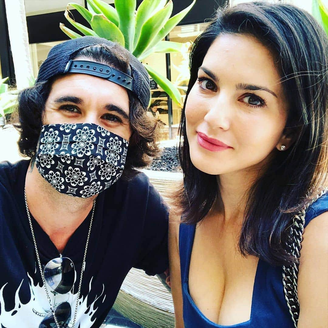 サニー・レオーネさんのインスタグラム写真 - (サニー・レオーネInstagram)「Afternoon date with @dirrty99 😍」9月13日 15時12分 - sunnyleone