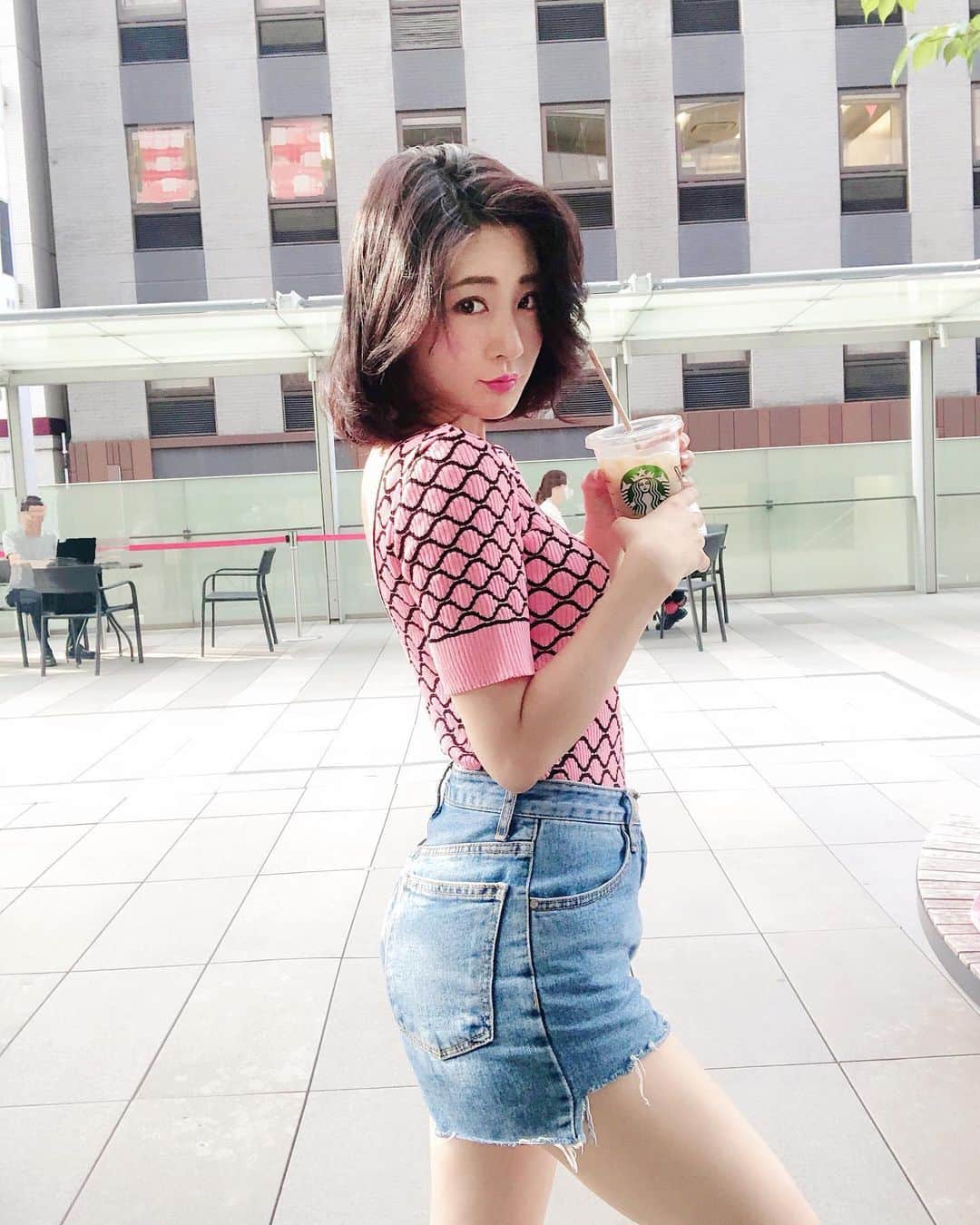 伊藤愛梨さんのインスタグラム写真 - (伊藤愛梨Instagram)「最近暑いのか、寒いのか難しい季節になりましたね🍂﻿ ﻿ ﻿ トップス﻿は @romantictokyo  背中が大胆にあいてて可愛いよ💕 ﻿ ﻿ ﻿ ﻿  📢池尻愛梨スケジュール📢﻿ 9月11日(金)EXMAX Special 掲載﻿ 9月15日(水) それって実際どうなの課出演﻿ 9月25日(金)💮はなまる撮影会💮﻿ 10月4日(日) R・I・P所属タレント勢揃いのプール撮影会﻿ 10月7日(水)お誕生日🎂﻿ ﻿ ﻿ ﻿ ﻿ ﻿ ﻿ #romantictokyo #ロマンチックトーキョー﻿ #秋コーデ#ファッション#コーデ#トップス #プチプラ#プチプラファッション#プチプラコーデ#韓国ファッション#オルチャン#オルチャンファッション#韓国コスメ #サロモ　#韓国ファッション　#韓国ファッション通販#fashion#code#ootd ﻿ #タンバルモリ　#ダイエット #Lillybrown 　#ヴァンクリーフアーペル #マイナス5キロジーンズ #ginzasix #chuujapan」9月13日 15時35分 - ilovely1007_