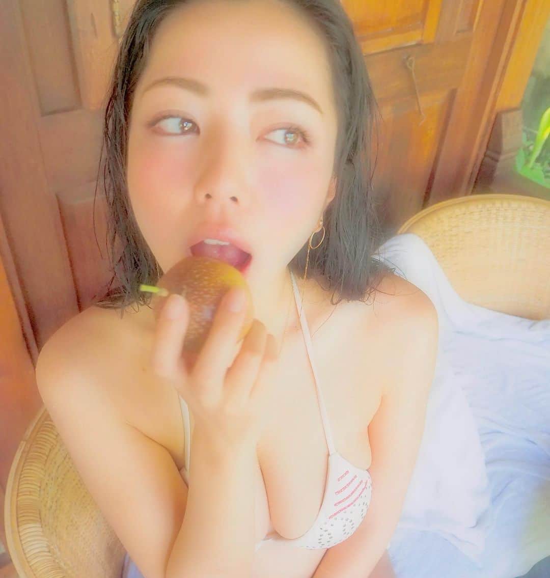 永野桃子　のインスタグラム：「海水に浸りたいなぁ 今日は桃と梨があるから、食べるのが楽しみ💖」