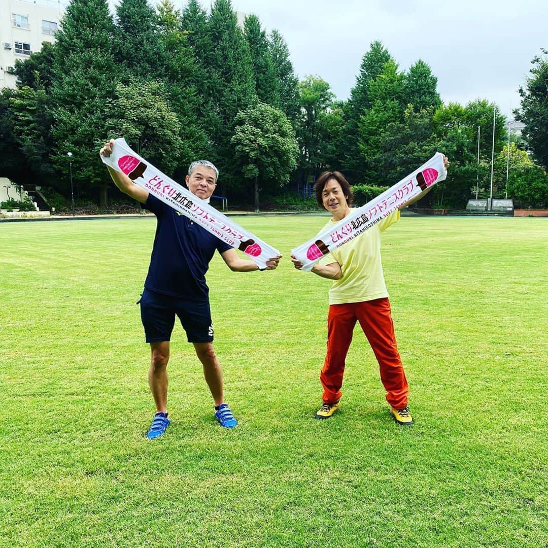 佐藤弘道さんのインスタグラム写真 - (佐藤弘道Instagram)「今日は環境ボランティア活動の芝生メンテナンス。 ここ、都内の学校の校庭なんだよ！ 芝生の校庭、最高〜(^^) 北広島町どんぐり財団の関口さ〜ん、いつもありがとう〜(￣∇￣)  #環境ボランティア  #手作りの芝生の校庭 #子どもたちのために  #地球に優しい  #どんぐり財団」9月13日 15時59分 - satouhiromichi023