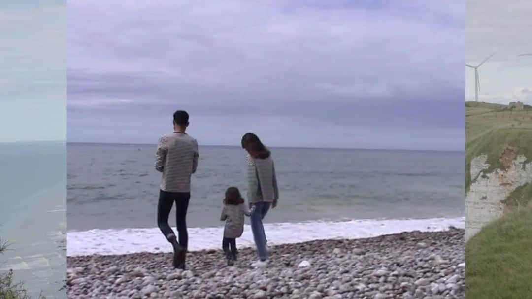 のインスタグラム：「Notre héroïne part pour quelques jours avec sa petite tribu dans leur maison en Normandie !⁠ ⁠ 📷 Anaïs Kugel⁠ 🎥 Nicolas Blanchadell ⁠ 💃🏽 Inès⁠ & la petite fille Sarah ⁠ 💄 Aude Durocher⁠ 🎈 BWATER⁠ ⁠ #despetitshauts #despetitshautsaddict #despetitsmoments #nouvellecollection #eauvive #lavieenplusjoliedepuis20ans #lavieenplusjolie」