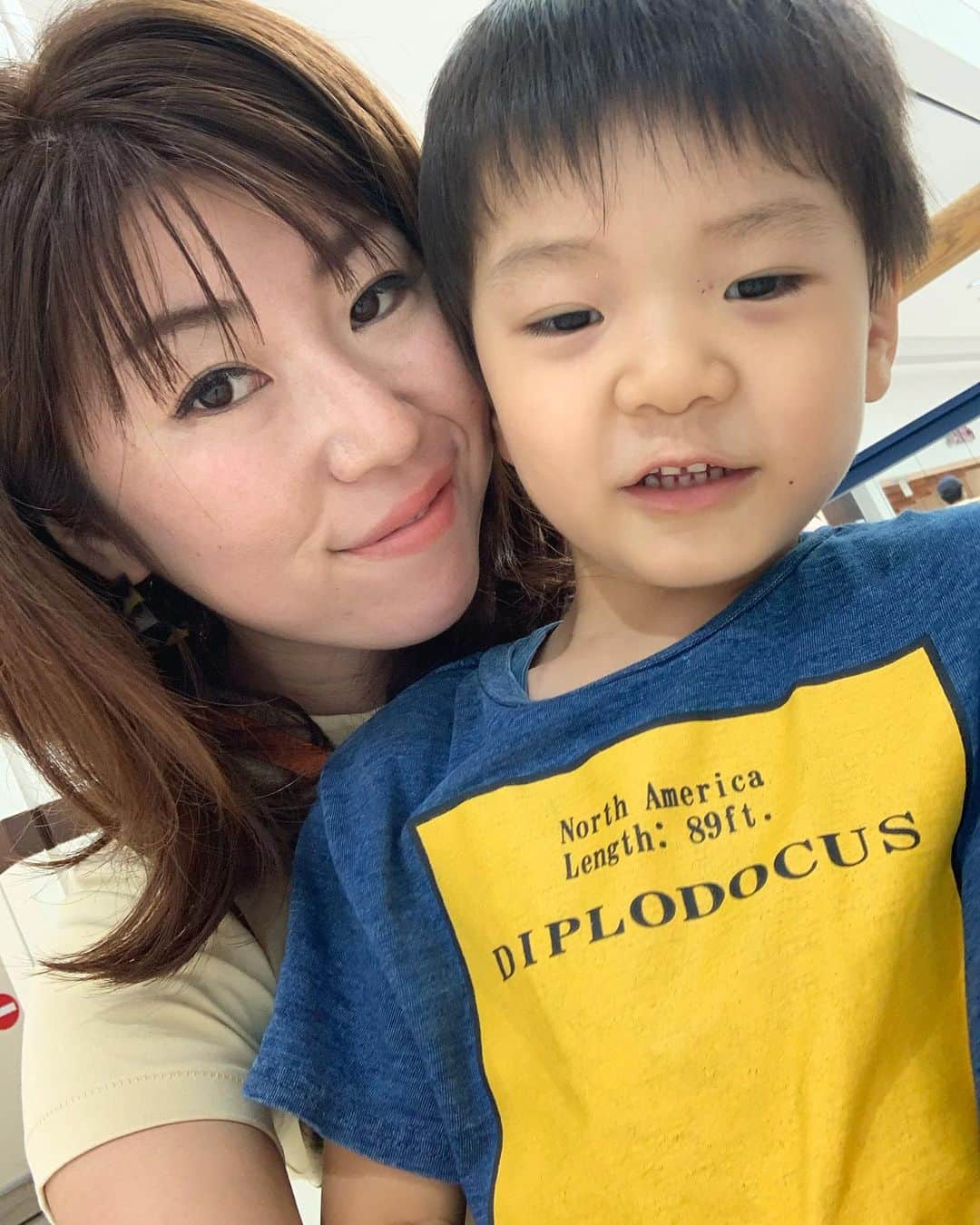 埼玉エステ＊インディバ＊戸田公園＊戸田市＊痩身＊冷え改善のインスタグラム：「息子が5歳になりました。﻿ ﻿ サロンを中野から戸田公園へ移し﻿ 息子が生後4ヶ月の頃に、産後の営業を再開したので﻿ 息子の成長とともにサロンもこの街で年月を重ねていっているのだなぁと感じます。﻿ ﻿ 「やりたい事をできない事を子どものせいにしない」と、子どもが生まれる前から決めて走ってきたので﻿ 自分の道は自分で切り開いていけること﻿ 人生を好きなことをしてめいっぱい楽しむこと﻿ そんな背中を息子に見せていける母親で﻿ 息子と、サロンと、私自身と、これからも成長きしていきたいです。﻿ ﻿ ﻿ 大好きな息子﻿ お誕生日おめでとう﻿ ﻿ ＿＿＿＿＿＿＿＿＿＿＿＿＿＿＿＿＿＿﻿ ﻿ 埼京線 戸田公園 ﻿ プライベートインディバサロンbell-nu﻿ 冷え・体質の改善で体の土台から整える﻿ 痩身が得意なサロン ﻿ 🌟インディバ歴11年﻿ 　インディバ社認定最高峰資格スーパーバイザー所持者﻿ ﻿ 日・祝定休﻿ 営業時間　10:00〜17:00﻿ お問い合わせはお気軽に♩﻿ ✳️LINE@ → @bell-nu ﻿ ﻿ ＿＿＿＿＿＿＿＿＿＿＿＿＿＿＿＿＿＿﻿ ﻿ ﻿ #戸田市 #戸田公園 #戸田公園エステ #蕨　#武蔵浦和　#赤羽　#朝霞﻿ #インディバ #インディバサロン #痩身が得意﻿ #冷え改善　#体質改善　#体温アップ　#深部体温　#温活　#痩せたい」