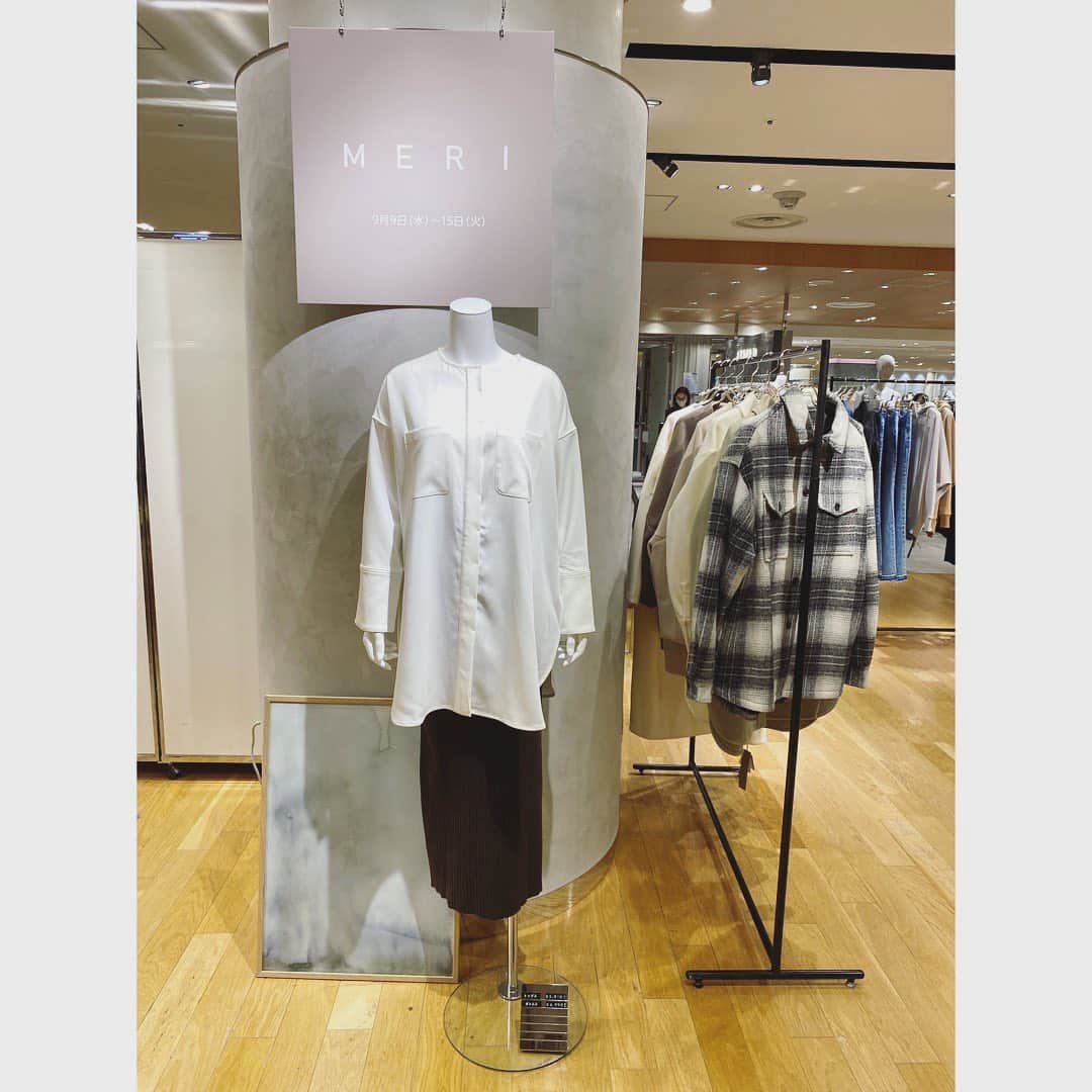 aiaiのインスタグラム：「今日は楽しみにしていた ＭＥＲＩのpopup storeへ  秋物の新作がどれも可愛すぎて 試着もさせてもらって楽しすぎて またまた長居しました✨  みどりさんにも久々に会えてたくさん お話できて楽しかった〜♡  popupは期間限定なので お時間ある方は銀座に行ったら ぜひ覗いてみてください✨  ＭＥＲＩ　popup store 9/9〜9/15 銀座三越3階  @meri.onlinestore  @midori1207  #fashion#outfit#style#coordinate#instagood#ootd#pic#instapic#コーデ#コーディネート#スタイリング#プチプラコーデ#大人カジュアル#プチプラ  #カジュアル #アラフォー #アラフォーコーデ #アラフォーファッション#ワンピース #ワンピースコーデ #マキシワンピース#銀座三越 #popupstore #popupshop #popup」