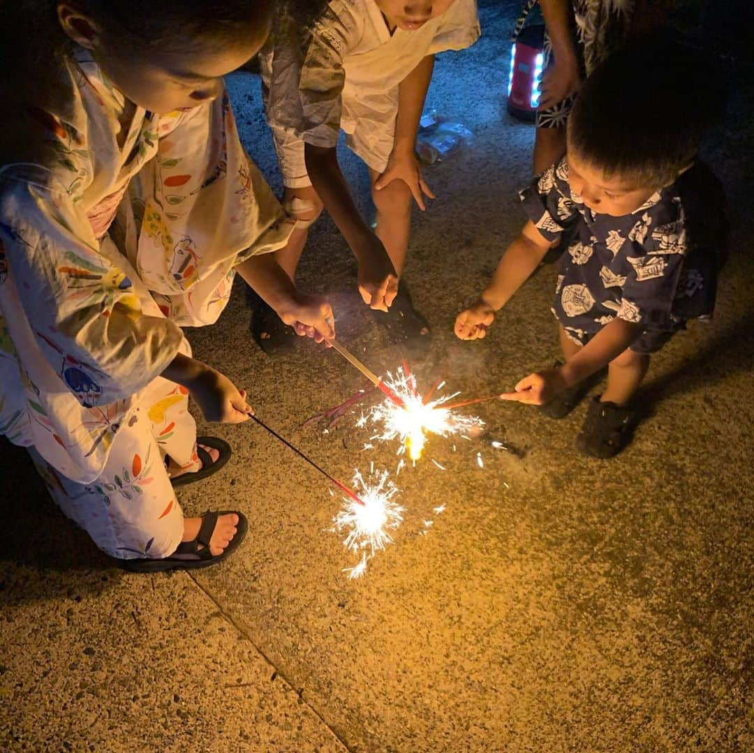 正中雅子さんのインスタグラム写真 - (正中雅子Instagram)「2020夏もそろそろ終わるね🎐 * 今年の夏最後に先週キャンプへ🏕 * 程よくキャンプよりなグランピングを見つけてくれて 今の気分に最高にマッチして楽しめた💛 * 出来たばかりの　@ongaku.no.mori 🏕 * 次の日は、あゆ公園へ行って子供の時ぶりに鮎の掴み取りをしてその場で頂いてめちゃ楽しくていい思い出に🌞 * 小1トリオもチビトリオも個性豊かで見てて面白すぎ♡ * 小1トリオも２歳の時から一緒でいつまで仲良くしてくれるんだろうと思いながらもう7歳♡1枚めの写真みたいに 中学生とかなって学校違うくても恋愛相談とかしてたら青春やなー🤤とか妄想するおかん。笑 * 本気のキャンプもやってみたいな♡ * #masacotravel」9月13日 16時40分 - masacoshonaka