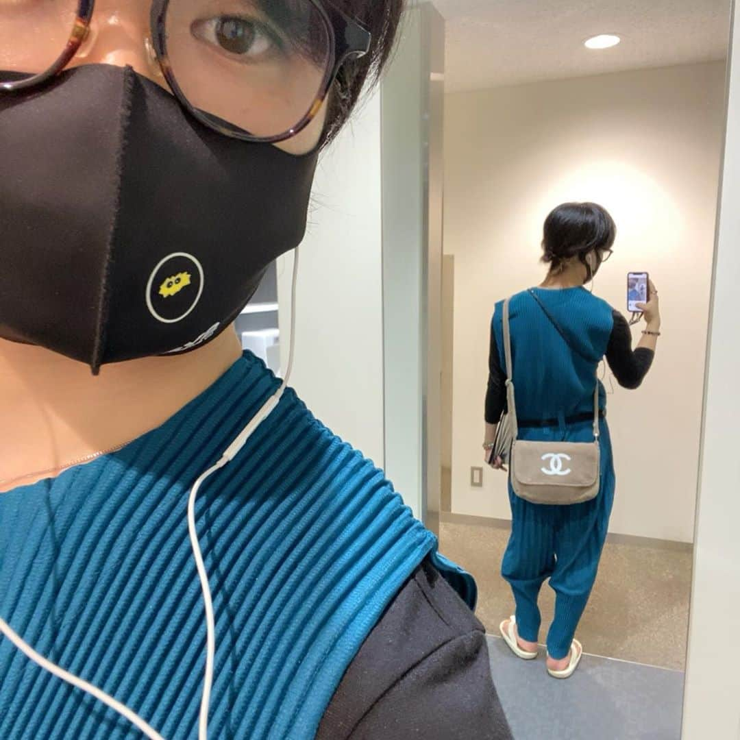 鳥越裕貴さんのインスタグラム写真 - (鳥越裕貴Instagram)「#fashion  おーるいんわん#hommeplisseisseymiyake #hommeplisse  いんなー #uniqlo  さんだる #naitojojo  べると #saintlaurent  めがね #よくある千円のやつ ますく #sy32  ばっく #chanel  #鳥コレ #服好き #欲しかったやつ #手に入れた時の #高揚感 #擬音であらわすと #ぴぎゃゃゃぁああああっぁああいっ♪」9月13日 16時41分 - yuki_torigoe.cleftchin