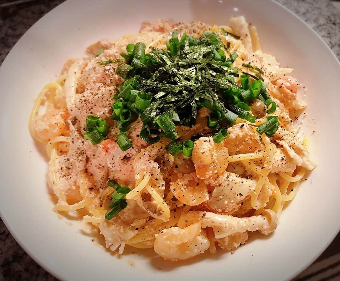 山岡実乃里のインスタグラム：「よく料理は作ってます🍳 パスタだけをピックアップしてみた🍝✨ 外で食べるのも好きなんだけど、自分でもこの味再現したい！と思って作っちゃう。  #過去pic #料理記録 #自炊女子  #自炊生活 #パスタグラム  #cookingram #pastagram #pastalover」