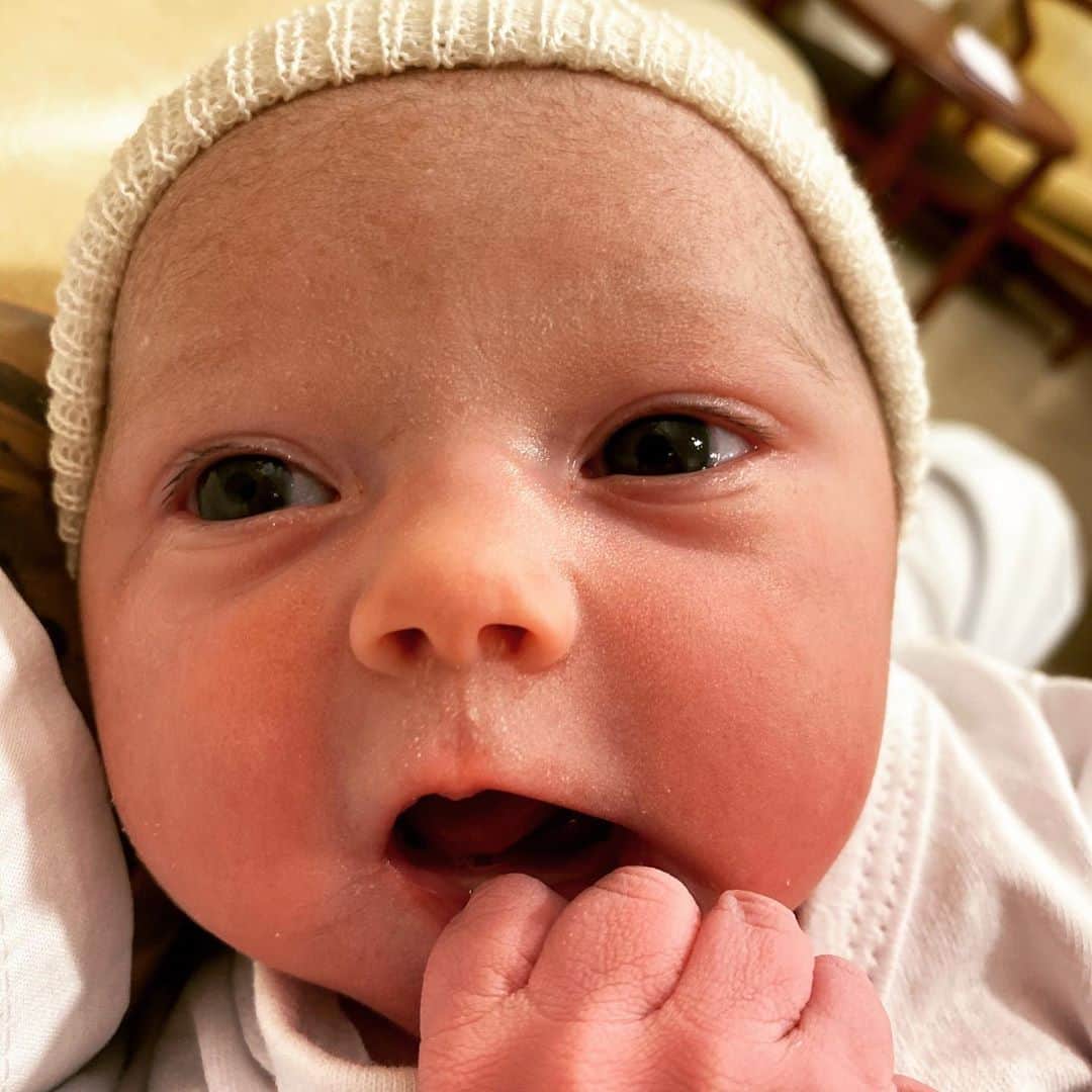 のインスタグラム：「Llegó JUANITA !! Estamos super felices... gracias a Dios salio todo barbaro! 😍👨‍👩‍👧‍👦」