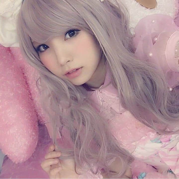 えなこファンページのインスタグラム：「#えなこ #えなこりん #enako #コスプレ #コスプレイヤー #cosplay #cosplayers #ファッション #かわいい #可愛い #ネイル #モデル #大好き #ネイル #コスメ #ヘアアレンジ #コーデ #ファインダー越しの私の世界」