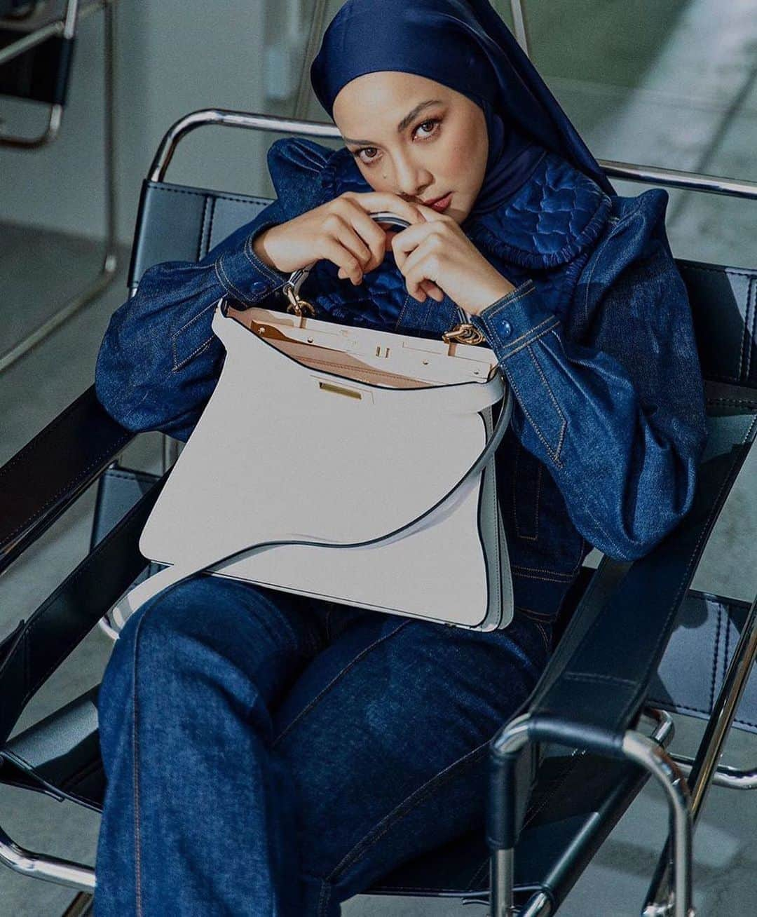 Fendiさんのインスタグラム写真 - (FendiInstagram)「It marks 12 years since the very first #FendiPeekaboo took shape. Celebrating with us, @neelofa with the new #Fendi Peekaboo. #FendiPeekabooDay #FendiFriends #FisforFendi」9月13日 17時00分 - fendi