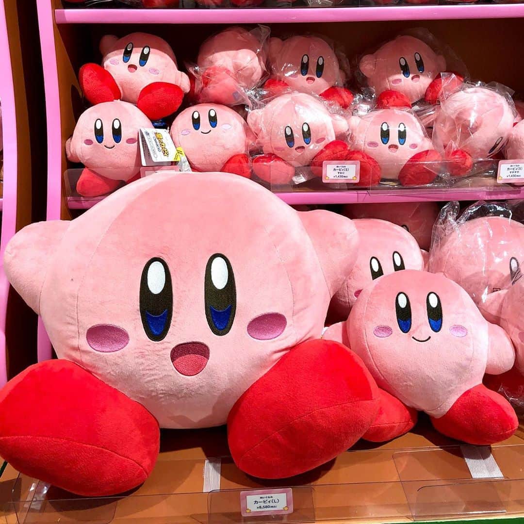 のインスタグラム：「【南館７Ｆ】﻿ 💥期間限定💥﻿ ☆星のカービィPOP-UP ショップ☆﻿ ﻿ 四季をテーマにした『星のカービィ ポップアップ ショップ』が登場‼️﻿ カービィの世界観を表現した会場内に、カービィグッズをバリエーション豊富に集めました❗️﻿ どれもこれもとっても可愛いです😆﻿ ﻿ さらには会場限定のノベルティポストカードもご用意しております！﻿  ﻿ ■期間：9月12日(土)〜9月27日(日)﻿ ■時間：11:00～20:00﻿ ※営業時間につきましては、予告なく変更となる場合がございます。﻿ ※最終日は18時閉場﻿ ■入場：無料﻿  ﻿ ◎星のカービィ関連商品を2,200円(税込)をお買い上げで限定ポストカードを1会計1枚プレゼントいたします！﻿ ※数に限りがございますので、無くなり次第終了となります﻿ ※内容は予告なく変更になる場合もございます﻿  ﻿  ﻿ ≪安心安全の取り組みとお客様へのお願い≫﻿ 新型コロナウィルスをはじめとする感染症の予防と拡散防止のため、以下の取り組みをいたします。ご理解賜りますようお願い申し上げます。﻿  ﻿ 【安全・安心への取り組み】﻿ ・会場内にアルコール消毒液を設置しております。﻿ ・従業員はマスクを着用しております。﻿ ・お客様が触れる展示物について定期的にアルコール消毒をしております。﻿ ・レジには飛沫飛散防止シートを設置しております。﻿ ・お会計時にはキャッシュトレイを使用いたします。﻿ ・従業員の健康管理については十分留意しております。﻿ ・混雑時には入場規制を行い、場合によっては整理券を配布する場合がございます。﻿  ﻿ 【お客様へのお願い】﻿ ・発熱・倦怠感の症状がある方、covid-19濃厚接触者は来場をお控えください。﻿ ・入場の際はマスクの着用をお願いいたします。﻿ ・入場の際はアルコール消毒へのご協力をお願いします。﻿ ・お客様同士のソーシャルディスタンスの確保にご協力お願いいたします。﻿ ﻿ ﻿ #星の#カービィ#kirby#POP-UP#ポップスター#プププランド#ゲーム#キャラ#名古屋#栄#矢場町#名古屋パルコ#PARCO#nagoyaparco」