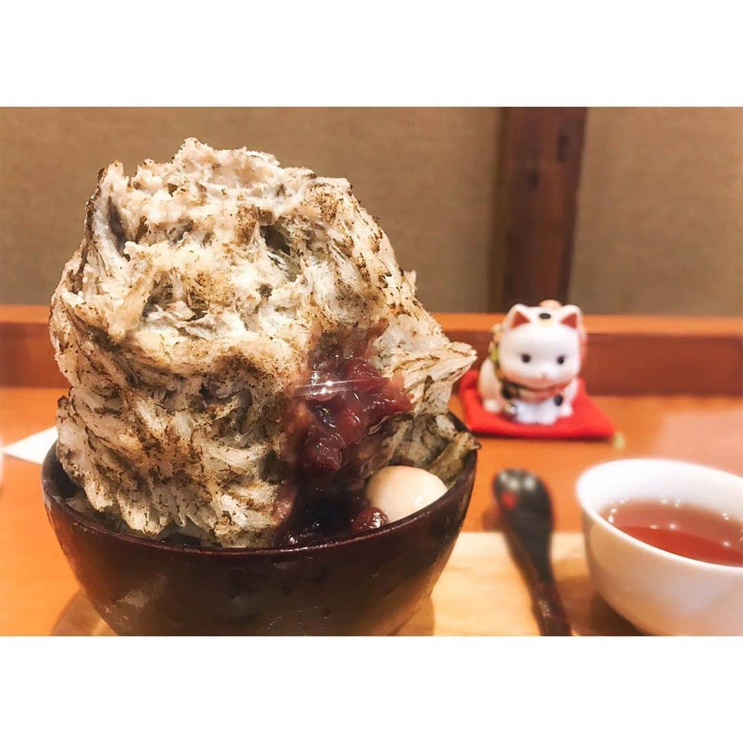 加藤侑紀さんのインスタグラム写真 - (加藤侑紀Instagram)「茶葉行的焙茶刨冰🍵🍂有吃過焙茶冰嗎？ 天氣慢慢的變涼 很快就吃不到刨冰了🙈 ・ お茶屋さんの焙じ茶かき氷🍵🍂 涼しくなってきてかき氷食べられなくなっちゃうね🙈 ・ ・ #ほうじ茶かき氷 #焙じ茶 #焙茶 #刨冰🍧 #食べ歩き日記 #お茶屋さん #夏が終わった #夏天的尾巴 #東京甜點 #japaneseshavedice #日台ハーフ #台日混血兒 #台日友好 #日台友好 #愛台灣 #學日文 #日語學習 #日文教學 #中国語勉強 #帰国子女 #バイリンガル #女優 #演員 #私の日常 #我的日常  #大山園」9月13日 17時01分 - youki_katoo