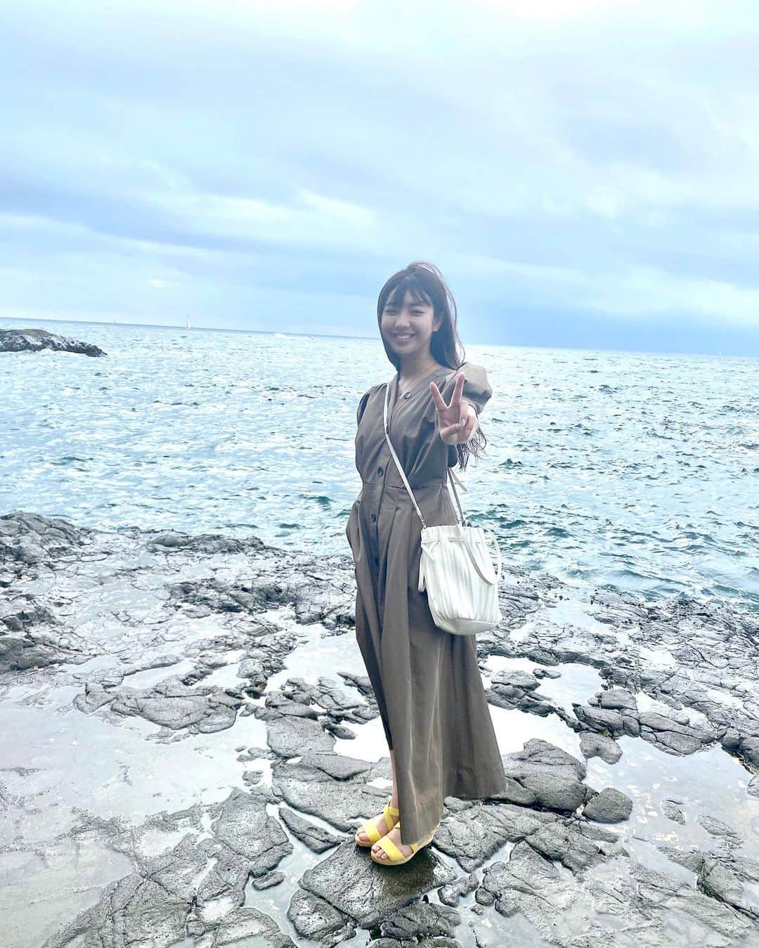小玉梨々華のインスタグラム：「江ノ島行ってきた☺︎  景色綺麗でご飯も美味しくて アイスも美味しくて楽しかった〜」