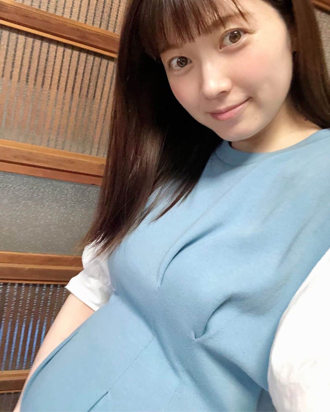のインスタグラム：「． だいぶ大きくなってきました🤰✨． お腹の赤ちゃんも毎日活発に動いて元気です💗」