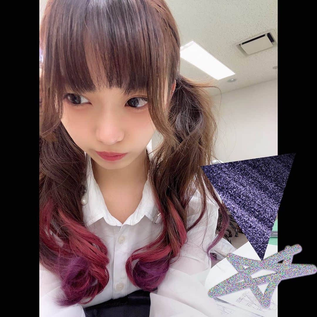 岩城優里さんのインスタグラム写真 - (岩城優里Instagram)「🧬 . 今の髪の毛自分保存用に💭 . 1枚目なんか赤っぽく写ってしまったけど 2枚目が割と実際に近い色(  ˙º˙  )  . . ストッキングちゃんイメージで染めたけど チェシャ猫になりました🐾 . . . #毛先カラー #毛先ダブルカラー  #毛先ピンク #毛先パープル #パンティーストッキング #ストッキングちゃん #派手髪 #個性的ヘア #colorhair  #アナーキーストッキング #チェシャ猫カラー  #ピンク紫 #ツインテール #ついんてーる #ツインテールは正義 #可愛い髪型 #かわいい髪型  #服飾学生 #服飾学生と繋がりたい」9月13日 17時19分 - yuriiwaki_1130