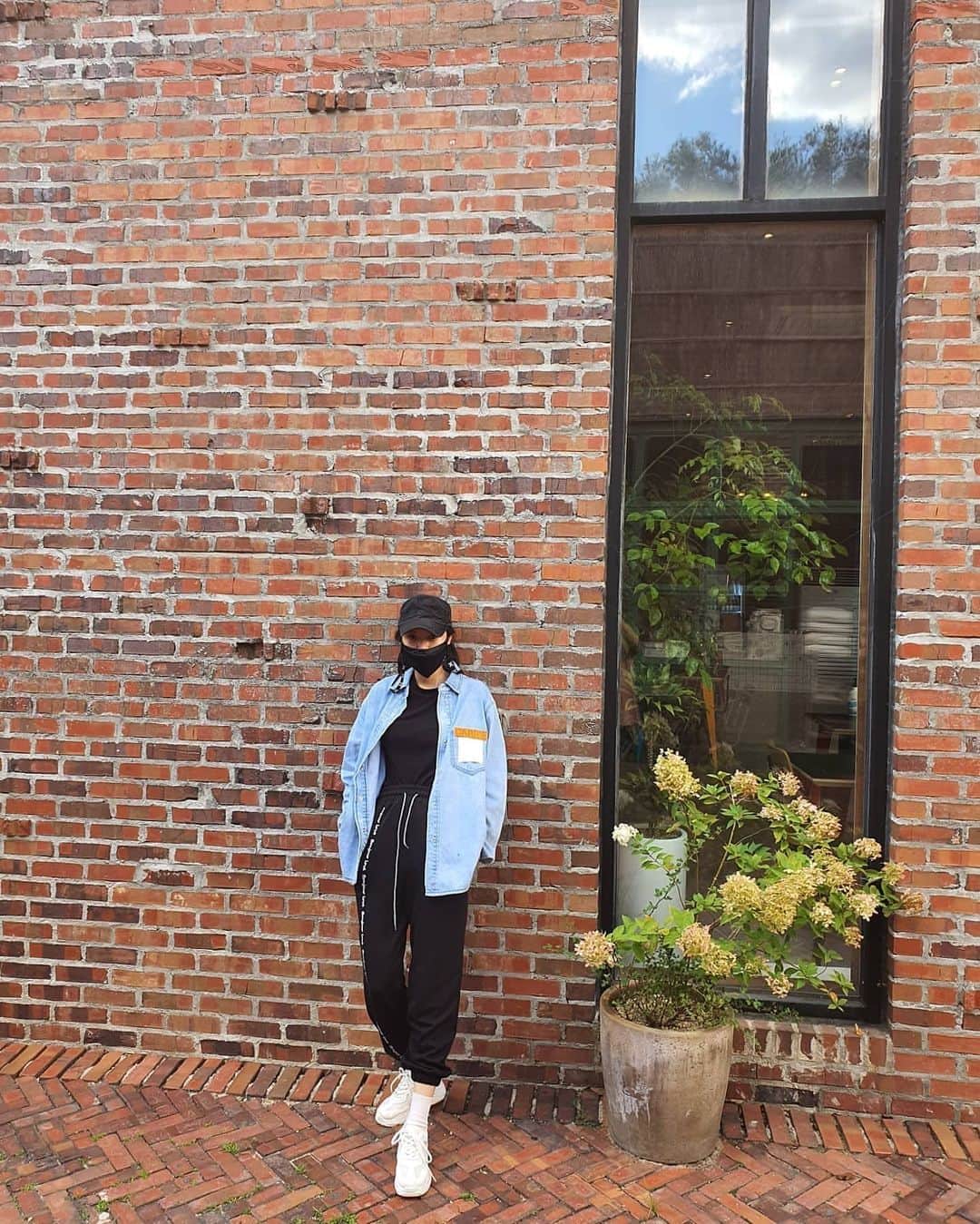 コ・ボギョルのインスタグラム：「가을날씨네요!😊☁️☁️☁️」