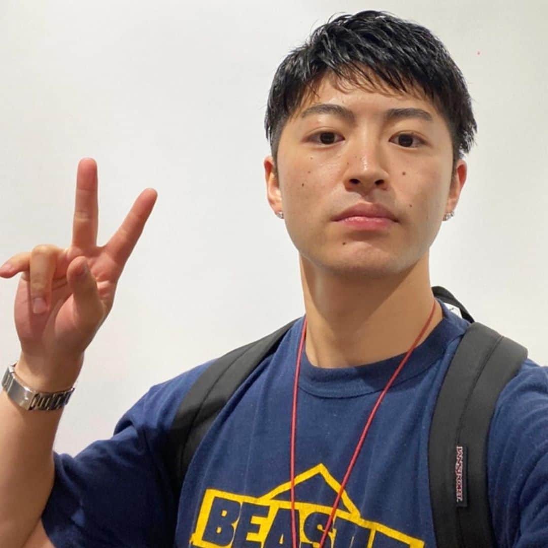 GENERATIONS高校TVのインスタグラム：「🐬玲於の自撮り写真🐬 もらいそびれた人に1枚だけ公開！  勝手にLIVE×ONLINEコラボ企画！  "玲於のこのダンス大好き！" "LIVE×ONLINEで玲於に踊って欲しい曲"を みんなで語ろう🐬💚  公式Twitter @gene_kou で検索🔍 ----------------------------------- #gene高 #ジェネ高 #generations高校tv #gene #generations #ジェネ #ジェネレーションズ #generationsfromexiletribe #ldh #白濱亜嵐 #片寄涼太 #数原龍友 #小森隼 #佐野玲於 #関口メンディー #中務裕太 #ジェネ犬 #geneファンさんと繋がりたい #ldhファンさんと繋がりたい #少年クロニクル」