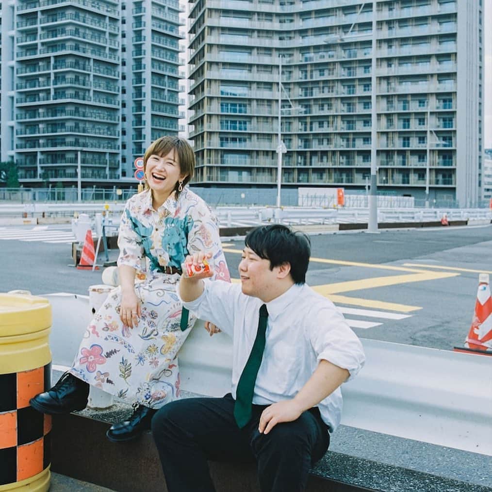 サーヤのインスタグラム：「㊗️芸人雑誌 出版おめでとうございます(9.25) #裏表紙を飾ることができました #芸人芸人芸人 #芸人雑誌 #毎度デザインの重要性を感じます」