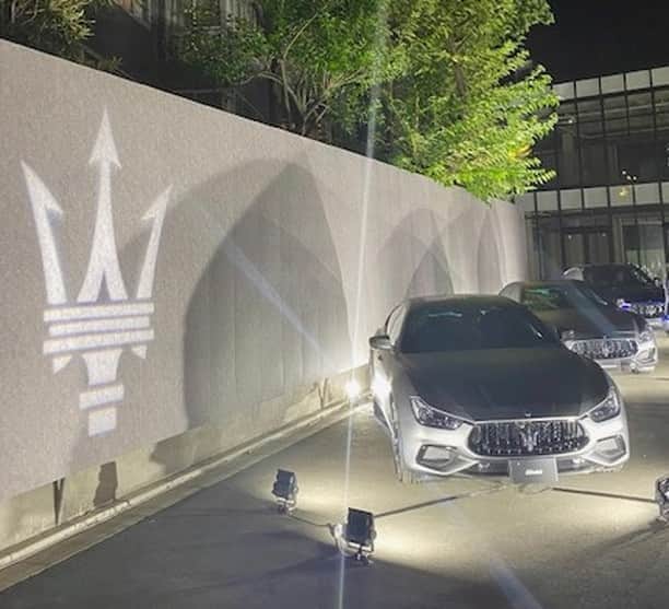 Maserati Japan | マセラティ ジャパンのインスタグラム：「マセラティは、本日21時まで、原宿 Jing にて、オールラインアップ展示会を実施しております。 会場で写真をインスタグラムに投稿していただいた人の中から抽選で1組2名様に「リッツ・カールトン沖縄 ペア宿泊券」をプレゼントいたします。 また、投稿いただいた皆様に、マセラティ オリジナルステッカーもプレゼントいたします。  プレゼントへの応募方法： ・イベント会場にて、マセラティジャパンのインスタグラムアカウントをフォロー ・会場写真を撮影し、ハッシュタグ（#MMXXTokyo）とともにインスタグラムに投稿 ＊当選の発表は、ご連絡をもって発表とかえさせていただきます。 ＊当選者の方へのご連絡は、ダイレクトメッセージにてご連絡いたします。  イベント開催概要： 開催日時；　2020年9月13日（日）　21:00まで 会場；　「jing（ジング）」〒150-0001 東京都渋谷区神宮前6-35-6  #MMXXTokyo #Harajuku #Jing」