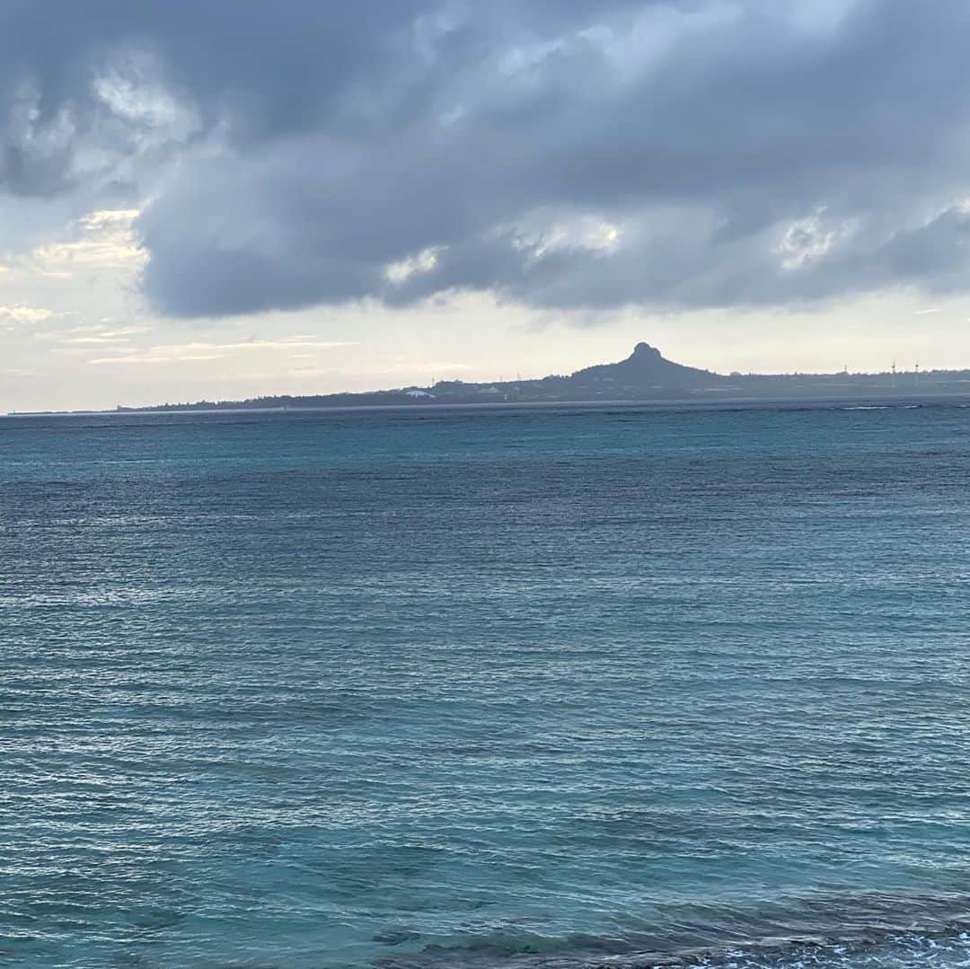 GOSAMARUさんのインスタグラム写真 - (GOSAMARUInstagram)「日頃の疲れを取りにフクギ並木まで来たっす！ 疲れが取れる😌 ここは僕の癒しスポット！！ 色んな疲れが溜まったら来てます！ てか、綺麗なビーチにガラスを割ってそのままにしていくやつ誰だぁ！ 沖縄を汚すんじゃない！ #備瀬フクギ並木 #ストレス #沖縄 #rd_pw  #琉ドラ」9月13日 17時36分 - gosamaru7