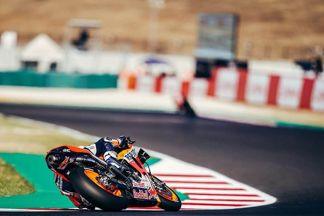 レプソル・ホンダのインスタグラム：「Forward March ⠀⠀⠀⠀⠀⠀⠀⠀⠀ #SanMarinoGP #MotoGP #AM73 #AlexMarquez73 #SB6 #StefanBradl #Repsol #Honda #RepsolHonda #HRC #RC213V #ThePowerOfDreams #Racing #Motorcycle #Team #OneHeart」