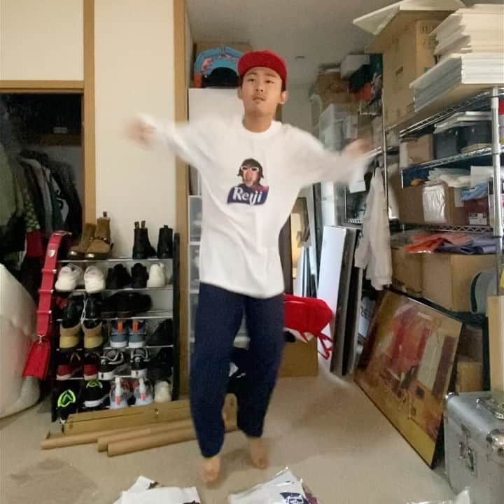 オカモトレイジのインスタグラム：「Straight Out To Heaven...😇 REIJI × balansa Tshirts✨ Big Thx for @balansa 😍 정말 항상 감사합니다...! 언젠가 꼭 한국에서 같이 파티를 해요!🙏🏻 本当にいつもありがとう！ いつか必ず韓国で一緒にパーティーをしましょう！ not for sale. Music by @dukeofharajuku - NEVERSTOP」