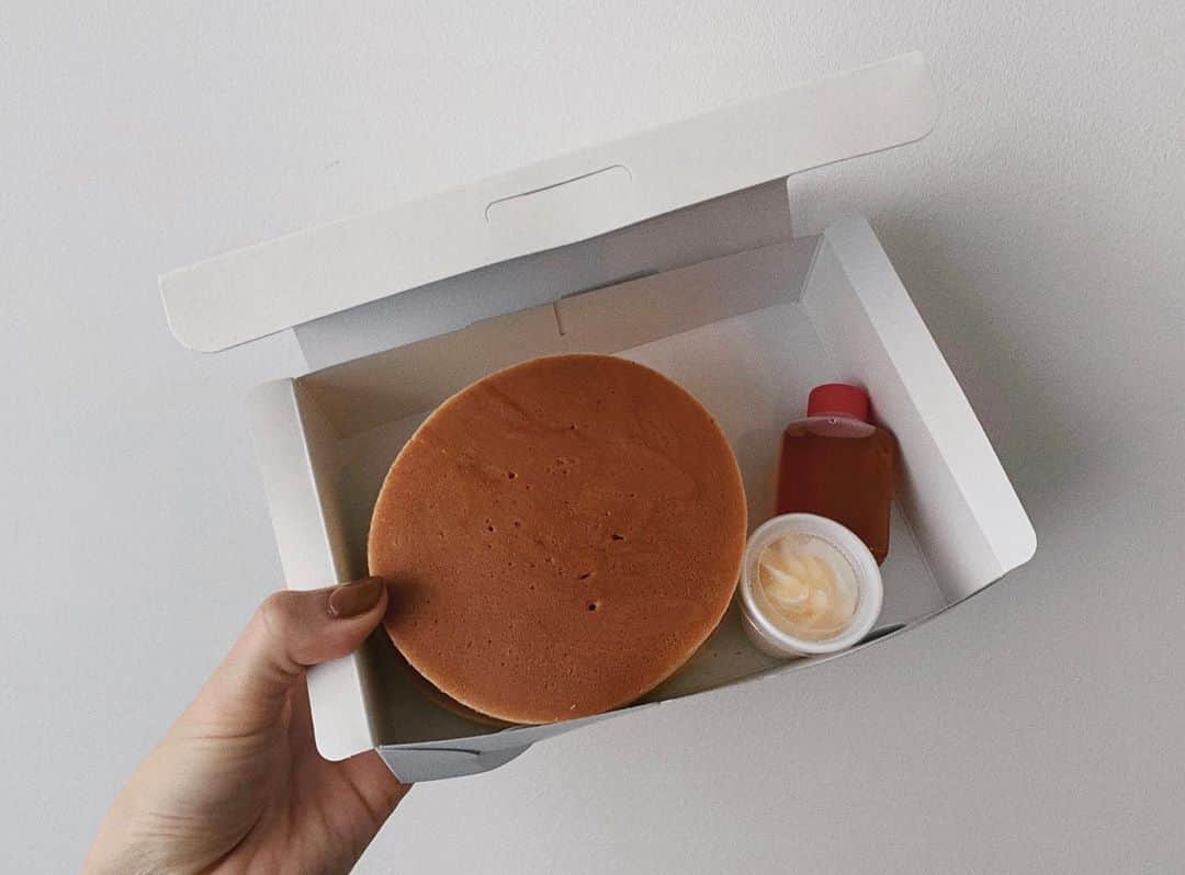 大澤実音穂さんのインスタグラム写真 - (大澤実音穂Instagram)「シンプルなプレーンホットケーキが1番おいしい。(ルポーゼすぎのテイクアウト🥞)」9月13日 17時59分 - ______mineho