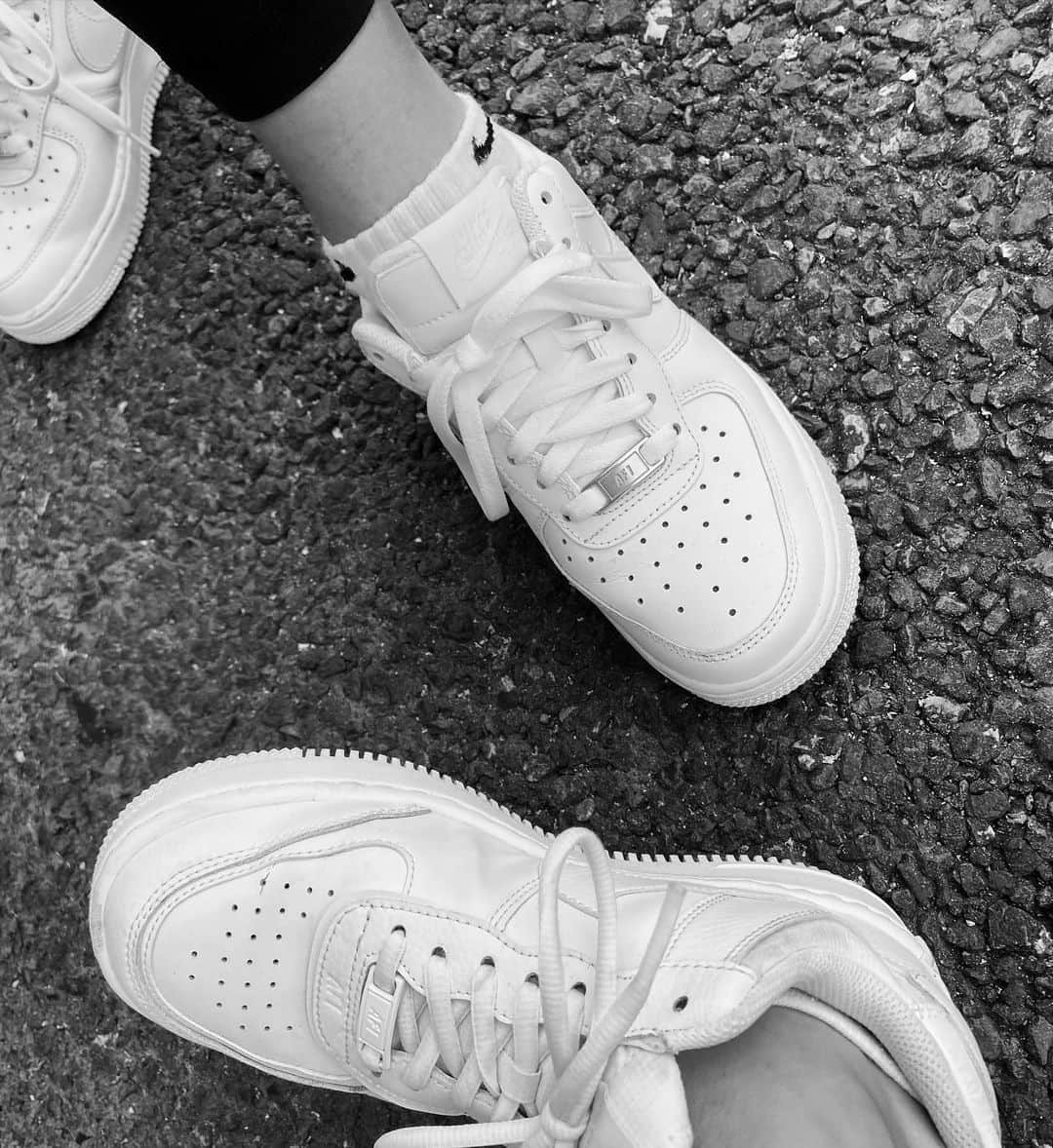 Chiharuのインスタグラム：「👟👟🖤  #airforce1shadow  #エアフォース1シャドウ  #ナイキスニーカー  #ナイキ女子  #yesnike #nikeaddict  #airforce1  #nikeairforce1  #nikejapan」