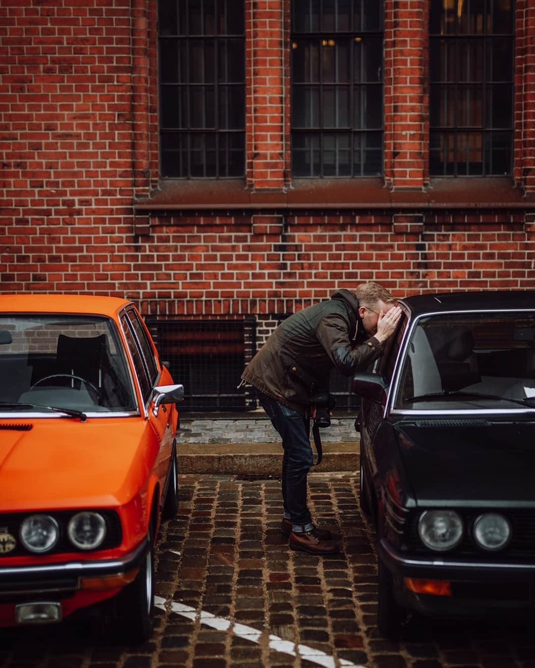 BMWのインスタグラム：「It's easy to make good decisions when there are no bad options. The first generation of the BMW 5 Series. #BMW #5Series #BMWClassic #BMWrepost @bmwjogge @bmwclassic」