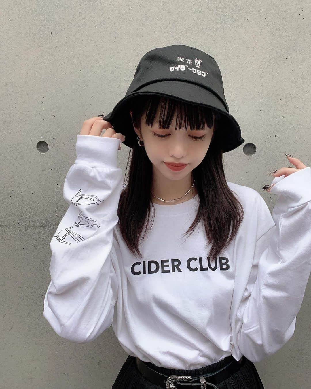 櫻子さんのインスタグラム写真 - (櫻子Instagram)「. 私がデザインしているブランド @ciderclub_  で バケットハットと新作ロンTが 17日から発売されます☺︎❤︎ . 新作ロンTは裏表どっちも可愛いデザインになっているよ☁️ 数量限定となっています！ 今回も希望者のみらこブロマイド付き！ 詳細をお楽しみに✌︎ . . . . .  #ootd #fashion #オールブラック #harajuku #いいね返し #일상 #데일리룩 #패션 #옷스타그램 #l4l #サロモ #サロンモデル #f4f #韓国　#韓国ファッション  #レース　#黒髪　#ビジョビ　#ootd4nylonjp #ぱっつん前髪  #黒髪ロング　#ワイドバング」9月13日 18時05分 - rako_bear_