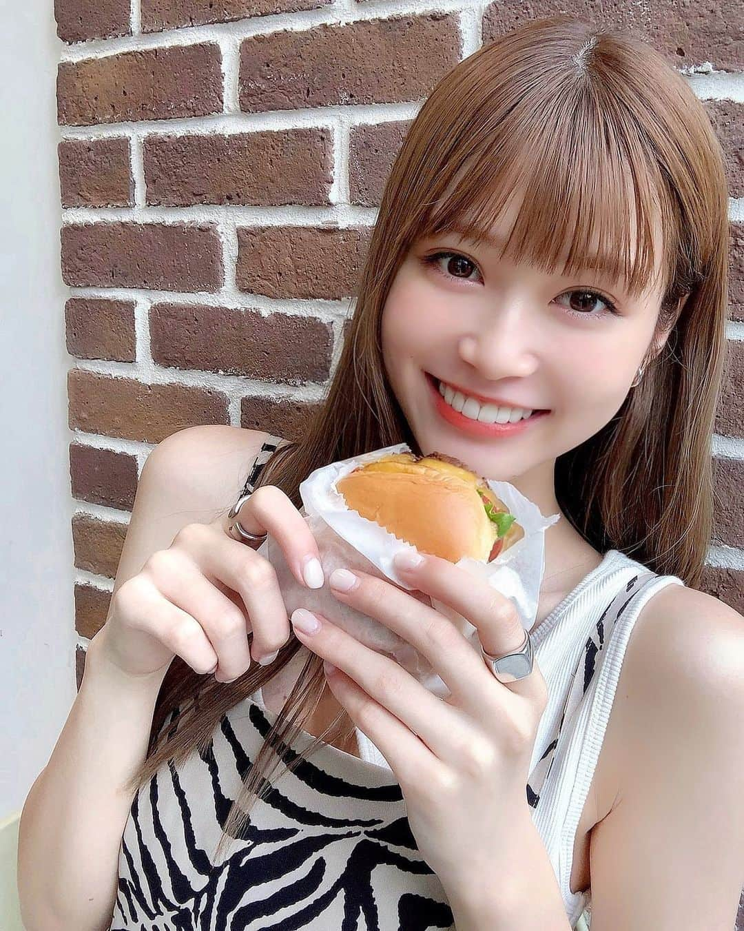 生見愛瑠さんのインスタグラム写真 - (生見愛瑠Instagram)「🍔🍔🍔 ((だいとぅきみバーガー」9月13日 18時07分 - meru_nukumi