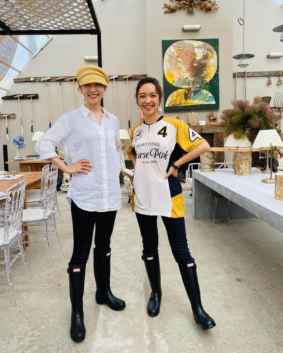 八木早希さんのインスタグラム写真 - (八木早希Instagram)「初めてのポロ体験🐴 2人がかりの私と、 さすが大河俳優の余裕🐎^ ^  @ko_shibasaki  @alisa_f  #柴咲コウ#youtubechannel#北海道#夏の北海道#hokkaido#polo#heavenonearth#八木早希」9月13日 18時18分 - sakiyagi