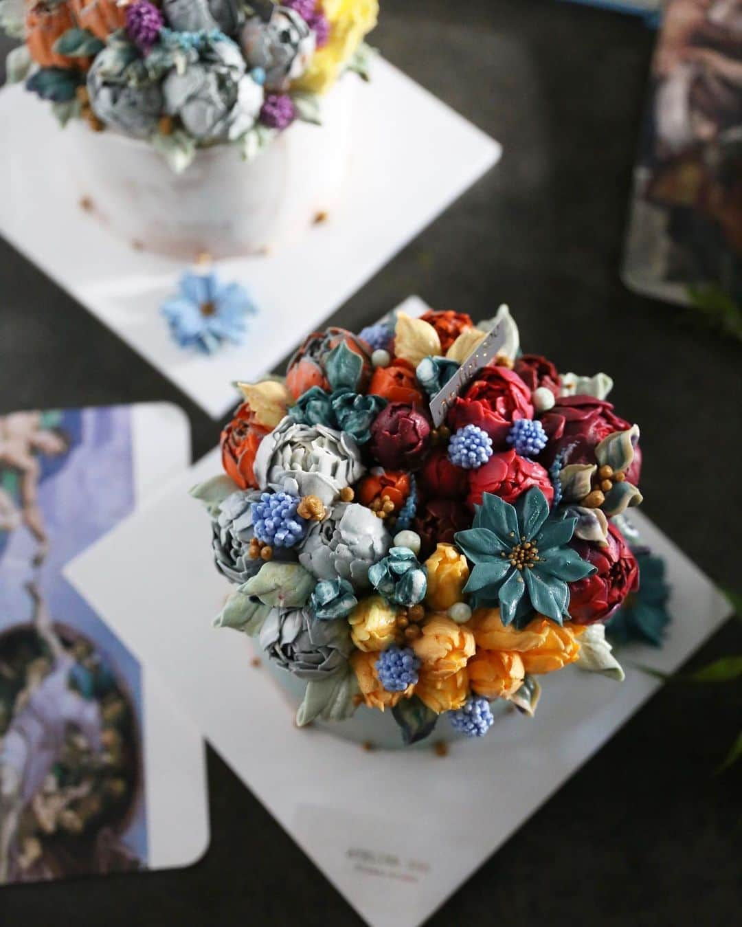 청담 수케이크 (atelier soo)さんのインスタグラム写真 - (청담 수케이크 (atelier soo)Instagram)「ㅡ soo class ⚜️ ㅡ #flower #cake #flowercake #partycake #birthday #bouquet #buttercream #baking #wilton #weddingcake ㅡ www.soocake.com vkscl_energy@naver.com」9月13日 18時24分 - soocake_ully