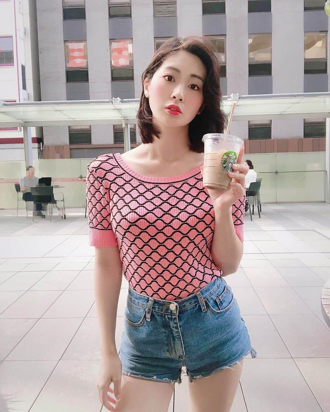のインスタグラム：「楽チンコーデ✨  トップスは @romantictokyo  ﻿   📢池尻愛梨スケジュール📢﻿ 9月11日(金)EXMAX Special 掲載﻿ 9月15日(水) それって実際どうなの課出演﻿ 9月25日(金)💮はなまる撮影会💮﻿ 10月4日(日) R・I・P所属タレント勢揃いのプール撮影会﻿ 10月7日(水)お誕生日🎂﻿ ﻿ ﻿ ﻿ ﻿ ﻿ ﻿ #romantictokyo #ロマンチックトーキョー﻿ #秋コーデ#ファッション#コーデ#トップス #プチプラ#プチプラファッション#プチプラコーデ#韓国ファッション#オルチャン#オルチャンファッション#韓国コスメ #サロモ　#韓国ファッション　#韓国ファッション通販#fashion#code#ootd ﻿ #タンバルモリ　#ダイエット #Lillybrown 　#ヴァンクリーフアーペル」