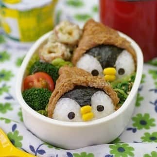 maki ogawaさんのインスタグラム写真 - (maki ogawaInstagram)「@flickr から  海外では、 #ペンギン と ぶたくんのお弁当にいいねを たくさんいただくことがおおいのですが、 なぜなんでしょうね。  #ランチ #ランチプレート #japanesecuisine #japanesefood #onigiri #riceballs #cutefood #kawaiifoods #foodstagram #lunch #Japanese_food #japanfood #yummy #料理好きな人と繋がりたい #ママリクッキング #レシピブログ #フーディーテーブル #フーディスト  #bentoexpo #bento #お弁当 #弁当 #キャラ弁 #kyaraben #kyarabenist #oben365 #penguin #sushi #cutesushi  http://www.facebook.com/cuteobento」9月13日 18時48分 - cuteobento